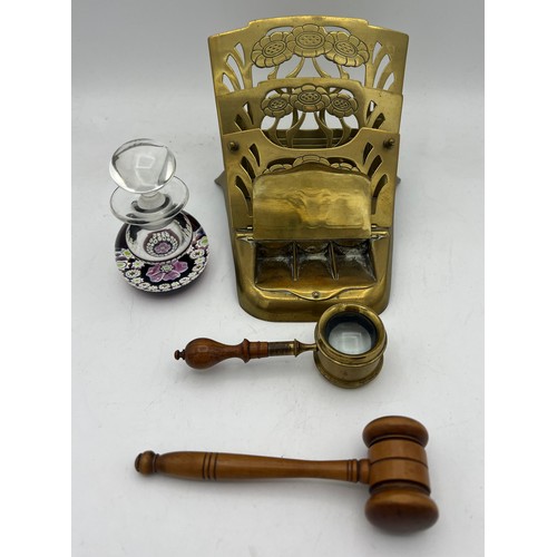 1250 - A miscellany to include 19thC wooden gavel 14cm, brass magnifying glass with wooden handle, brass le... 