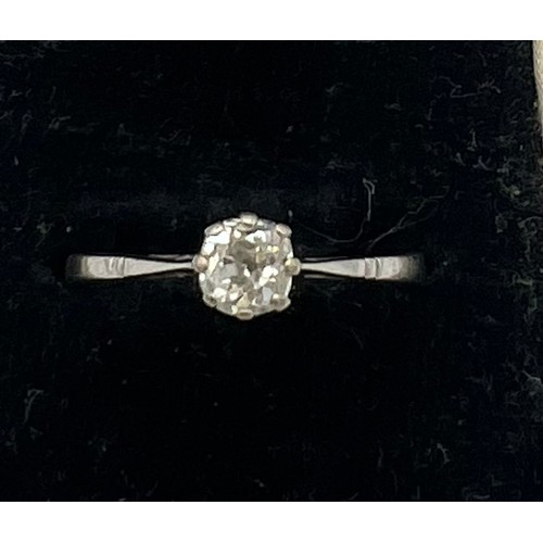 471 - A solitaire diamond ring set in unmarked white metal. Size O, weight 1.7gm.