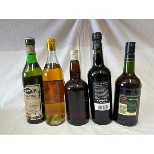 719 - Five unopened bottles of alcohol to include Haig whisky 26 2/3 fl. ozs, 75cl Triple Crown Port, Sele... 