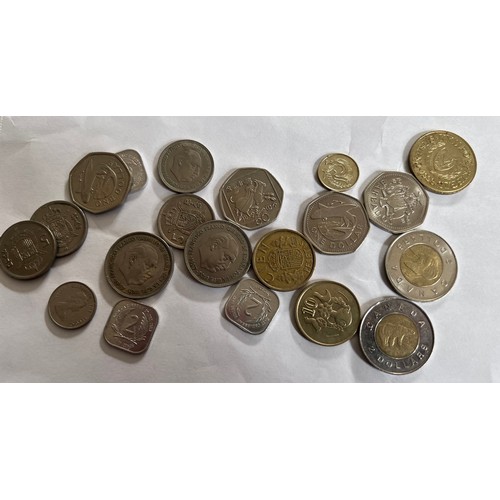 697 - A large quantity of world coinage to include Barbados 1 dollars, Greek coins, Italian, Canadian, Por... 