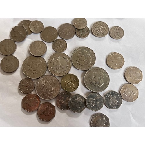 697 - A large quantity of world coinage to include Barbados 1 dollars, Greek coins, Italian, Canadian, Por... 