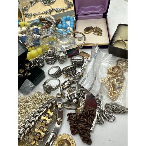 390 - A quantity of vintage costume jewellery to include necklaces, rings, bangles earrings etc.