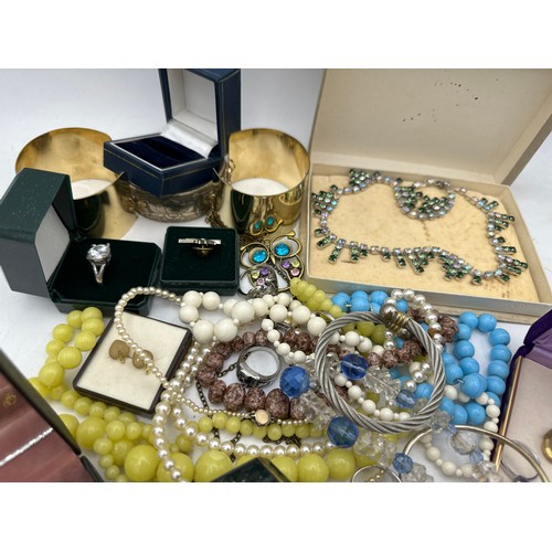 390 - A quantity of vintage costume jewellery to include necklaces, rings, bangles earrings etc.