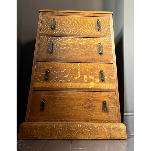 173 - A good quality oak Art deco bedroom suite comprising dressing table, triangular shaped chest of draw... 