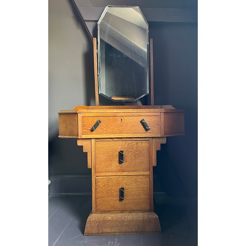 173 - A good quality oak Art deco bedroom suite comprising dressing table, triangular shaped chest of draw... 