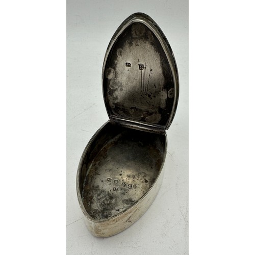 807 - Oval silver snuff box London 1781, maker Peter, Ann and William Bateman. Initials to the top. 8cm x ... 