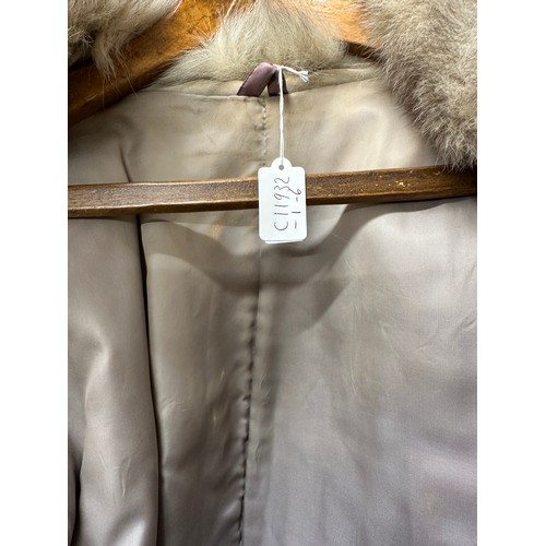 1056 - A vintage silver fox fur jacket. Nape to hem 74cm. Armpit to armpit 47cm.