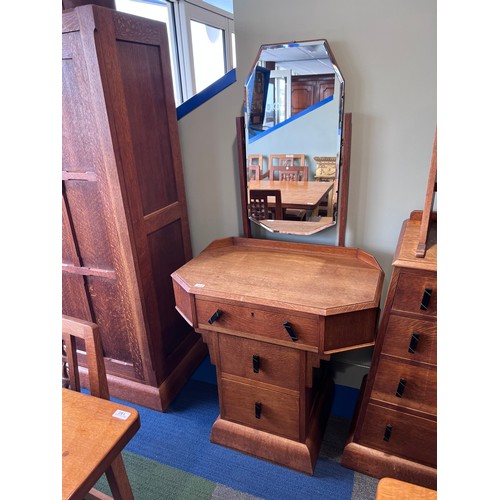 173 - A good quality oak Art deco bedroom suite comprising dressing table, triangular shaped chest of draw... 