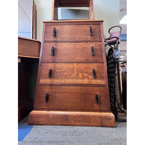 173 - A good quality oak Art deco bedroom suite comprising dressing table, triangular shaped chest of draw... 