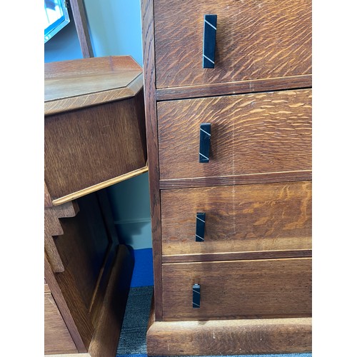 173 - A good quality oak Art deco bedroom suite comprising dressing table, triangular shaped chest of draw... 