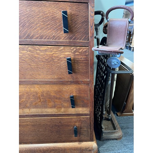 173 - A good quality oak Art deco bedroom suite comprising dressing table, triangular shaped chest of draw... 