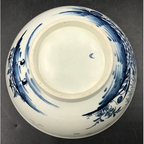 7 - An 18th century Worcester blue and white bowl 19cm d.