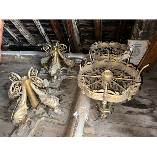 176 - Two very good quality 19thC ornate brass gas light fittings, the base surrounded by four sea wyverns... 