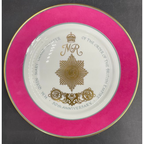 54 - A collection of 4 plates to include Mulberry Hall The Queen Mother's Plate 364/750, Royal Worcester ... 