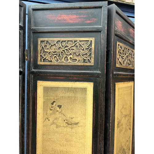 83 - A four fold dressing screen decorated in chinoiserie style with carved pattern to reverse. 160cm w x... 