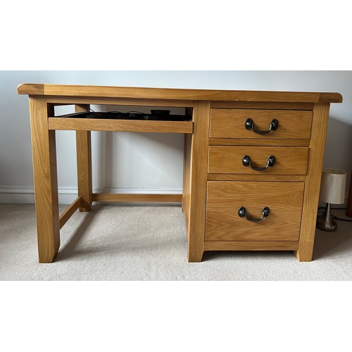 39 - Oak kneehole desk with three drawers to side and leather top. 130cm w x 67cm d x 78cm h.
