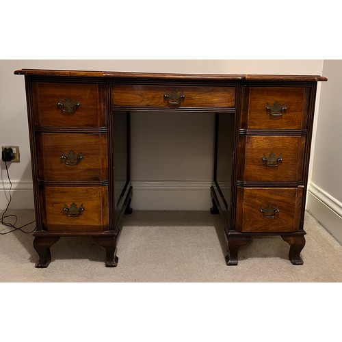 43 - An early 20thC mahogany kneehole desk on bracket feet 73cm h x 106cm w x 53cm d.