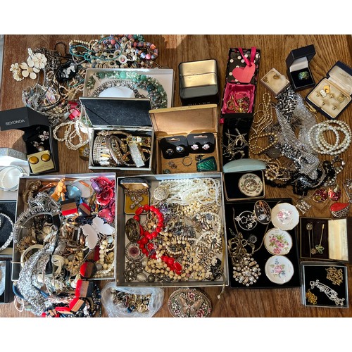 Sold at Auction: Nice Jewelry Box Costume Jewelry Lot