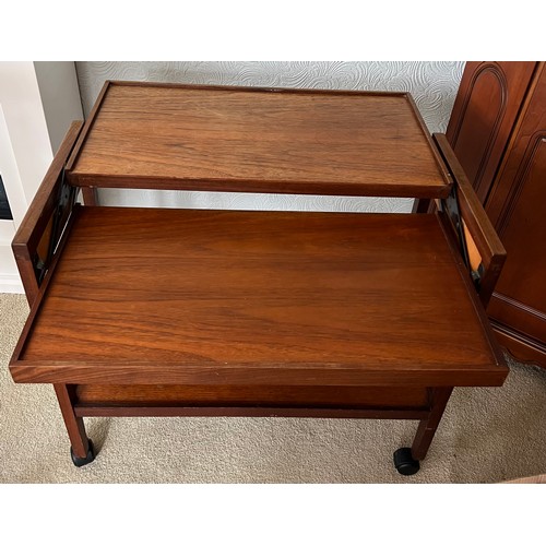 67 - A metamorphic rosewood tea trolley. With top extended measures 76cm x 71cm x 68cm h.