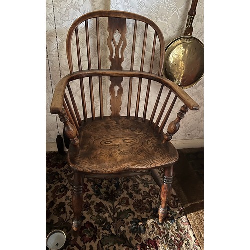 87 - A 19thC ash and elm Windsor armchair. 92cm h to back.