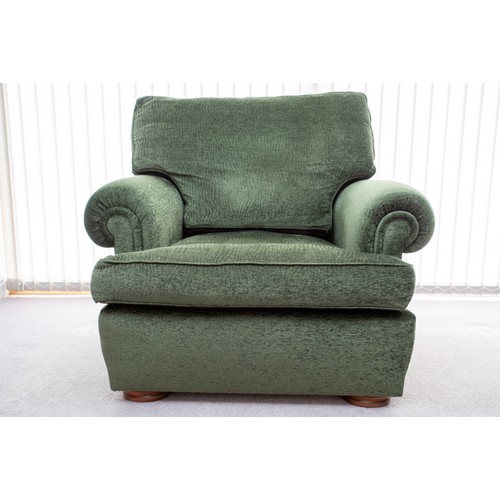 90 - Duresta three-piece suite comprising three-seater settee, 210cm w x 55cm d x 100cm h, seat height 42... 