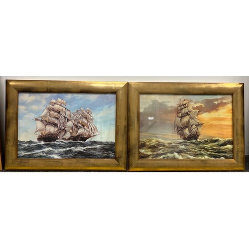 1297 - A pair of maritime prints in gilt frames. 30cm x 43cm.