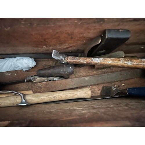 1327 - A vintage pine toolbox full of tools. 95cm w x 37cm d x 38cm h.