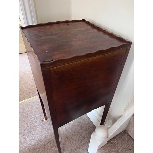3 - A mahogany bedside cabinet with satinwood toes. 34.5 x 35.5 x 81cm h.
