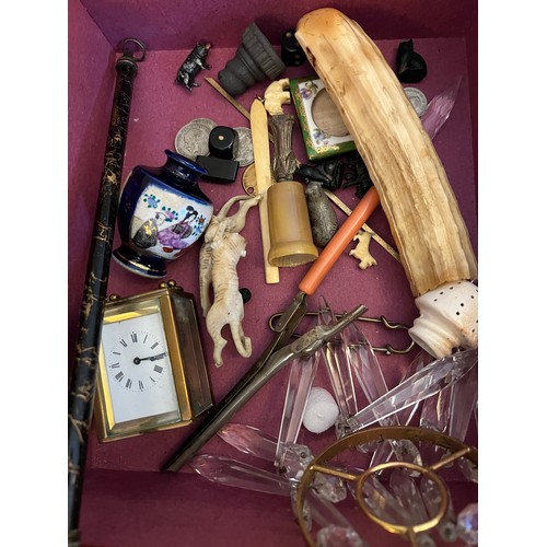 1332 - A miscellaneous lot to include Swallow monocular 7 x 50 Z, small brass carriage clock, penknives etc... 