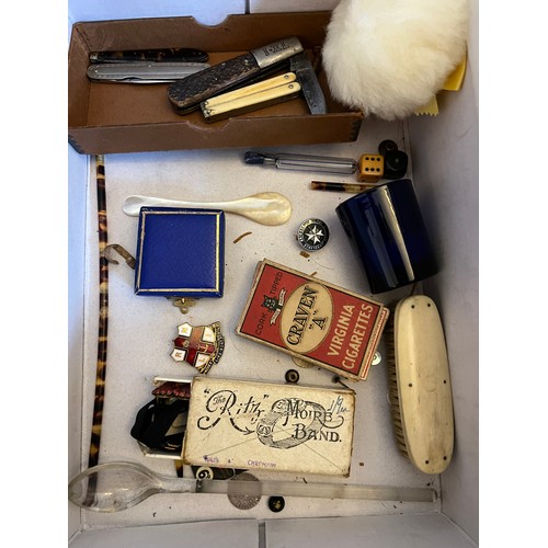 1332 - A miscellaneous lot to include Swallow monocular 7 x 50 Z, small brass carriage clock, penknives etc... 