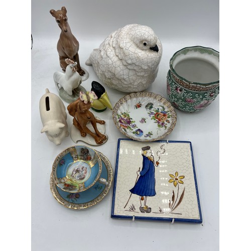 133 - Continental ceramics to include Rosenthal dog, 16cm h, Italian Gelle dog with butterfly, pig money b... 