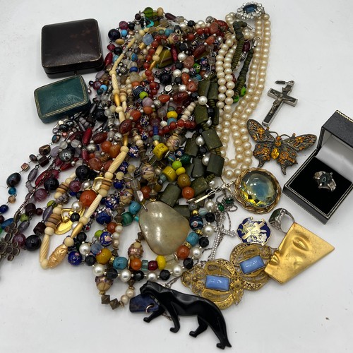 357 - A quantity of vintage costume jewellery and boxes to include glass and other beads, brooches, buckle... 