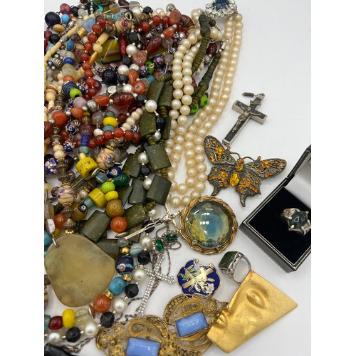 357 - A quantity of vintage costume jewellery and boxes to include glass and other beads, brooches, buckle... 