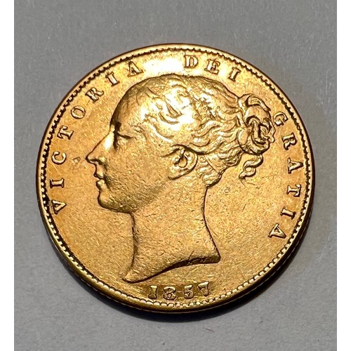 675 - A Victorian full gold sovereign 1857.