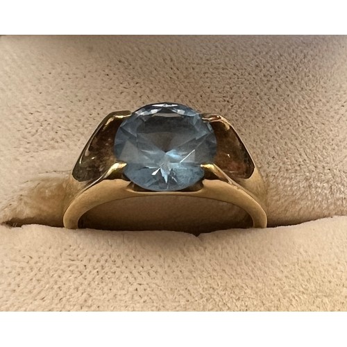 453 - A 9 carat gold ring set with blue stone. Size I/J. Weight 3.7gm.