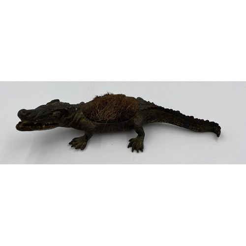 1320 - A 19thC cold painted bronze pen wipe in the form of an alligator. 22cm l.