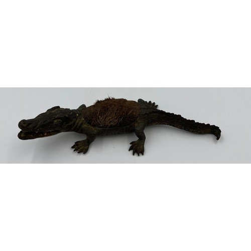 1320 - A 19thC cold painted bronze pen wipe in the form of an alligator. 22cm l.