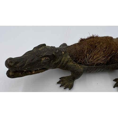 1320 - A 19thC cold painted bronze pen wipe in the form of an alligator. 22cm l.