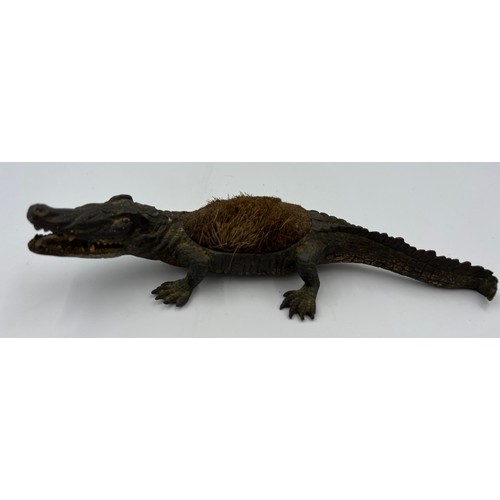 1320 - A 19thC cold painted bronze pen wipe in the form of an alligator. 22cm l.