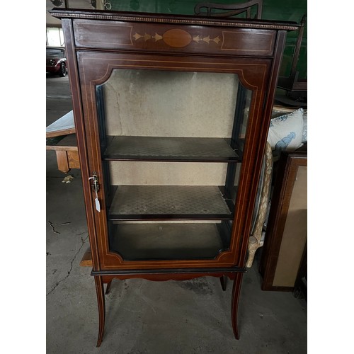 59 - Edwardian mahogany display cabinet with single glazed door to front with two interior shelves. 122cm... 