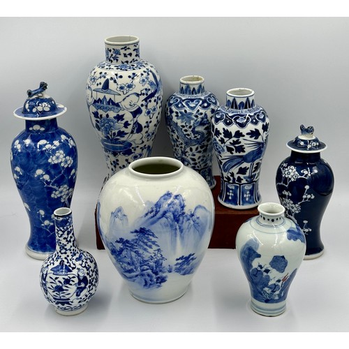 1155 - A collection of 19th/20thC oriental blue and white ceramic vases. Tallest 28cm h, smallest 15cm h. (... 