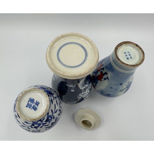 1155 - A collection of 19th/20thC oriental blue and white ceramic vases. Tallest 28cm h, smallest 15cm h. (... 