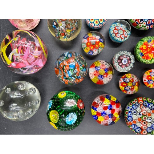 303 - An assortment of paper weights to include millefiori, vintage etc, all unmarked. Various sizes, see ... 