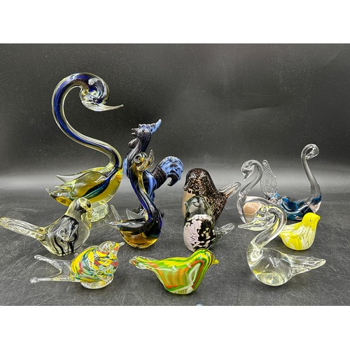 305 - A collection of various glass vintage birds of various sizes and colours together with a ceramic bir... 