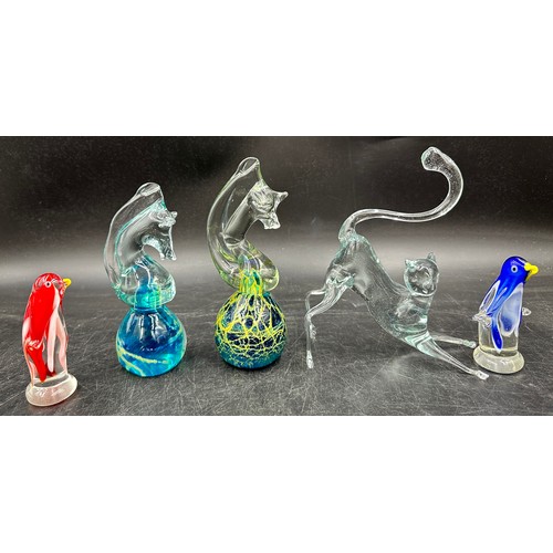 306 - A collection of glass animals to include 2 Mtarfa cats, 2 x Mdina sea horses, a Doksy snail, a dolph... 