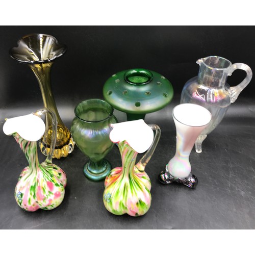 309 - An assortment of 15 pieces of glass to include jugs and vases in varying colours including a matchin... 