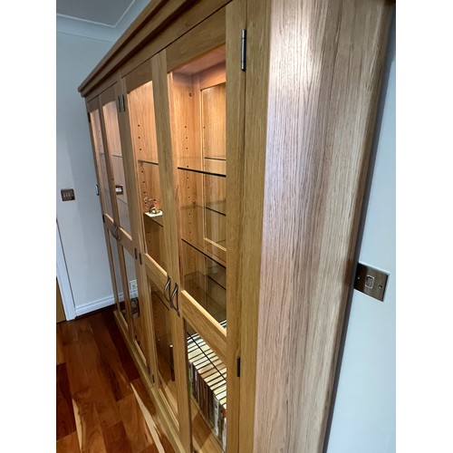 90 - A good quality oak two piece manufactured cabinet illuminated with led spot lights, glass shelves an... 