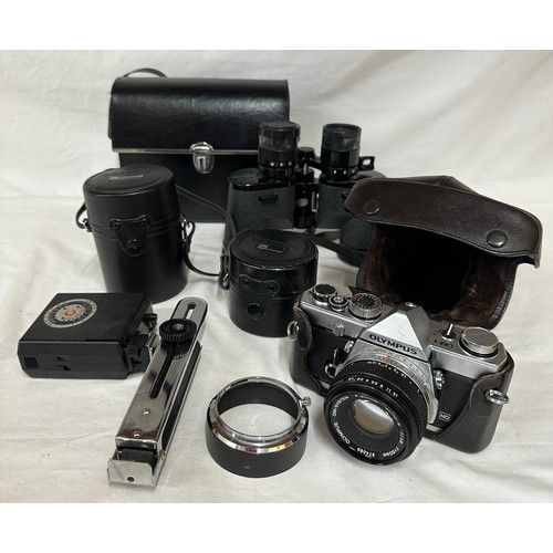 1257 - A Olympus OM1 MD 35mm film camera, two Olympus lenses, OM 35mm & 135mm, a Photax 231 flash together ... 