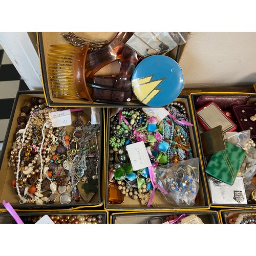 347 - A very large quantity of vintage costume jewellery, compacts, hair accessories etc to include bead n... 