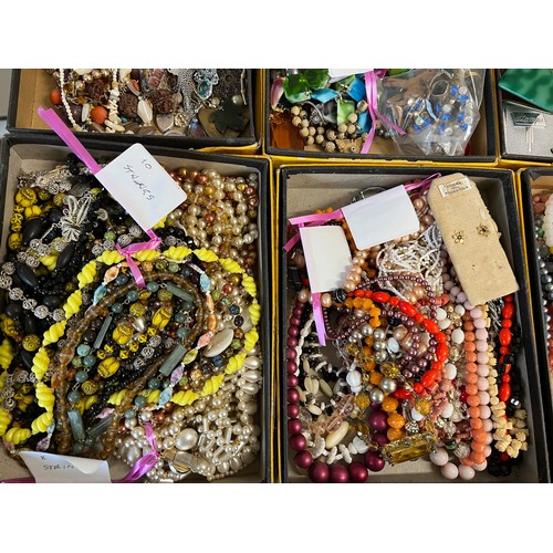 347 - A very large quantity of vintage costume jewellery, compacts, hair accessories etc to include bead n... 